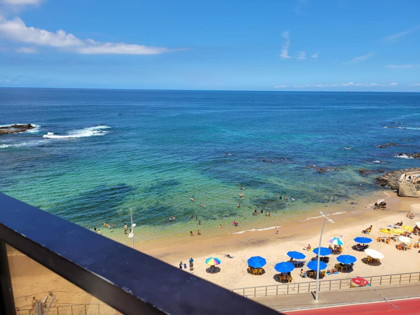 Appartamento Pequeno e Completo na Orla Salvador Esterno foto